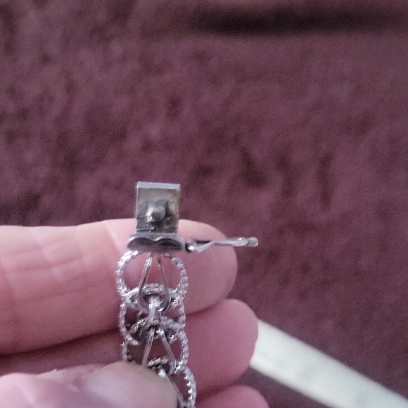 Elegant Silver Bracelet - Picture 5 of 8